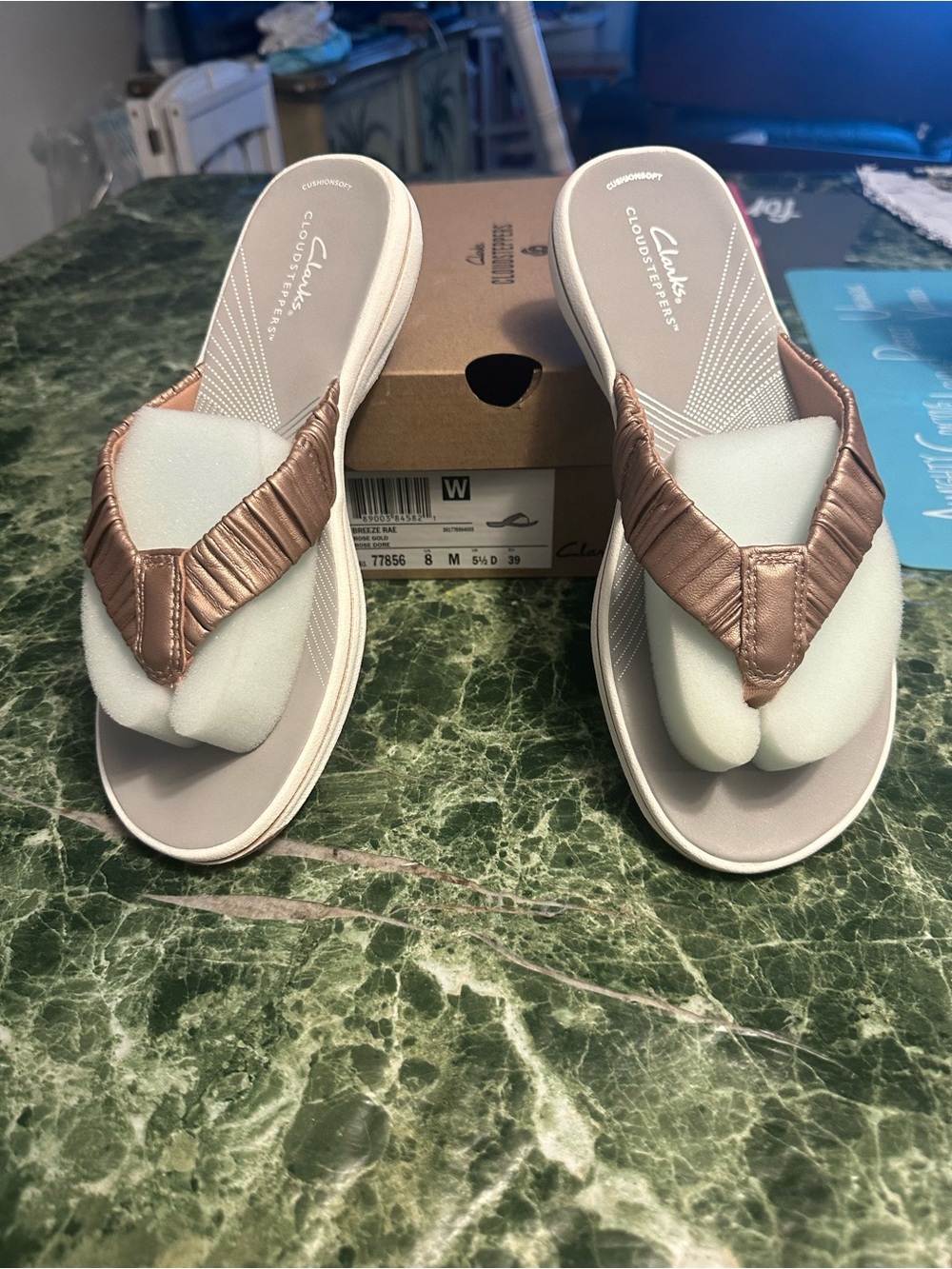 Clarks Women's Metallic Rose Gold Foam-Back Thong Sandals